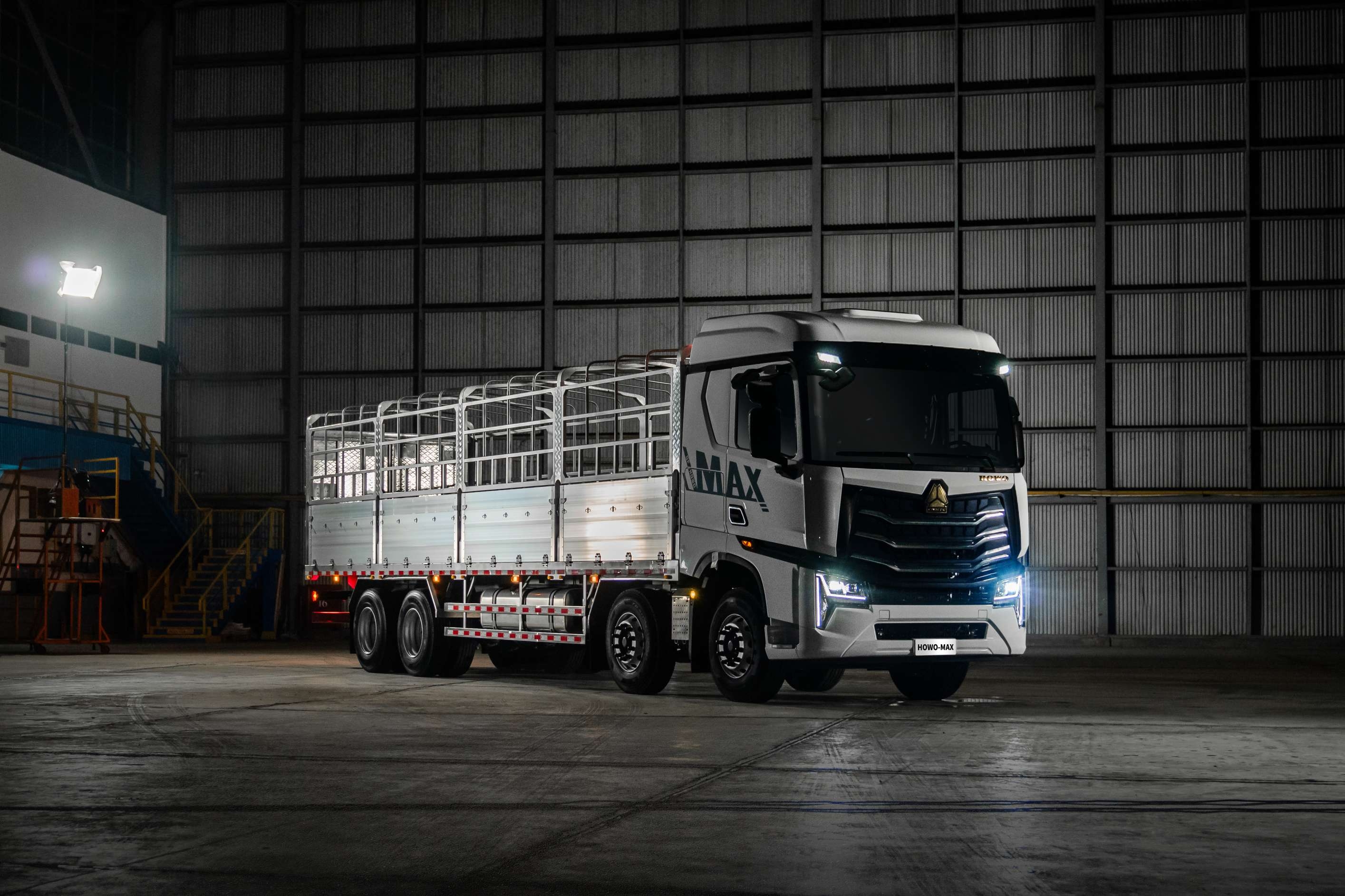 HOWO-MAX 8x4 cargo (8)