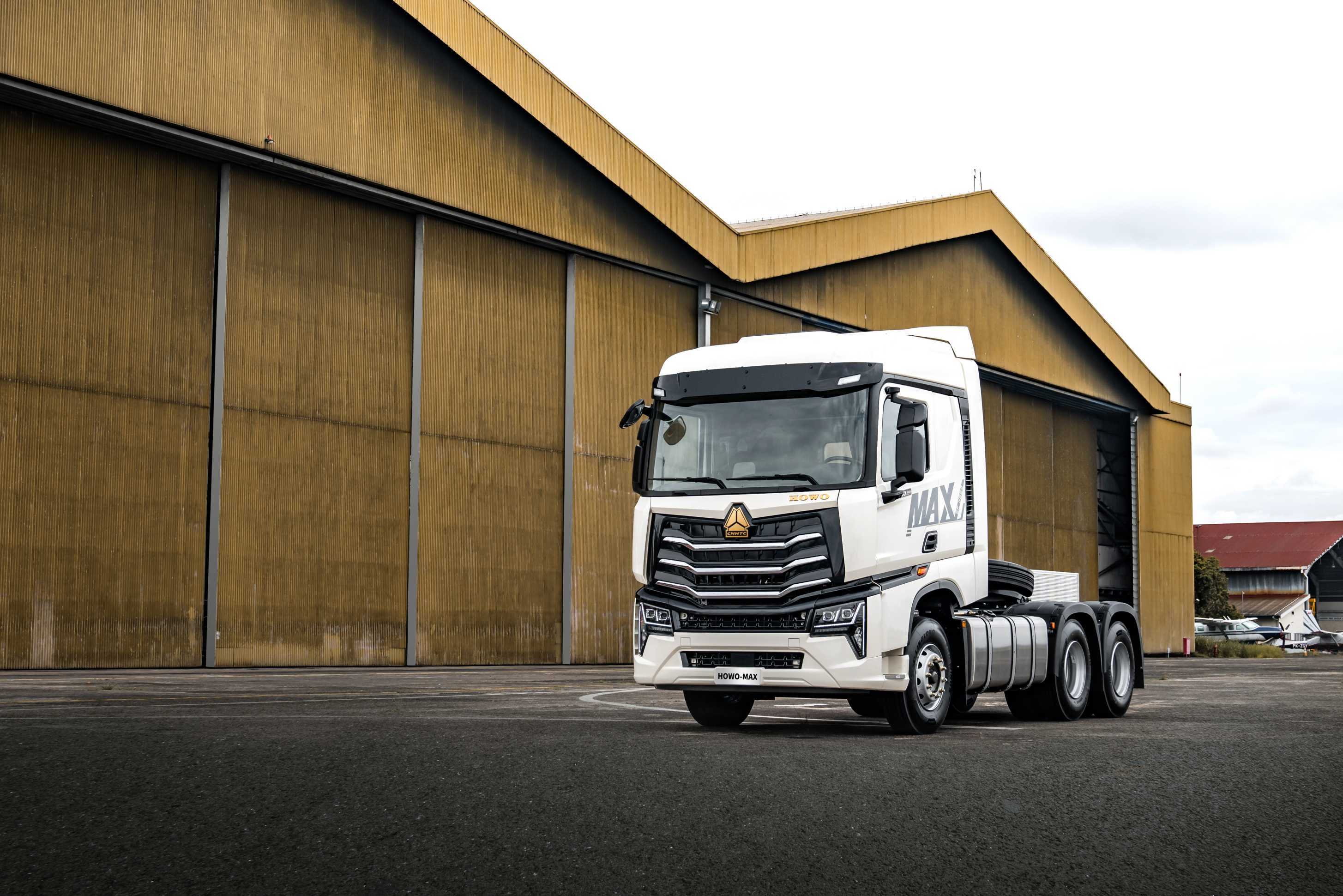 HOWO-MAX 6x4 tractor (6)